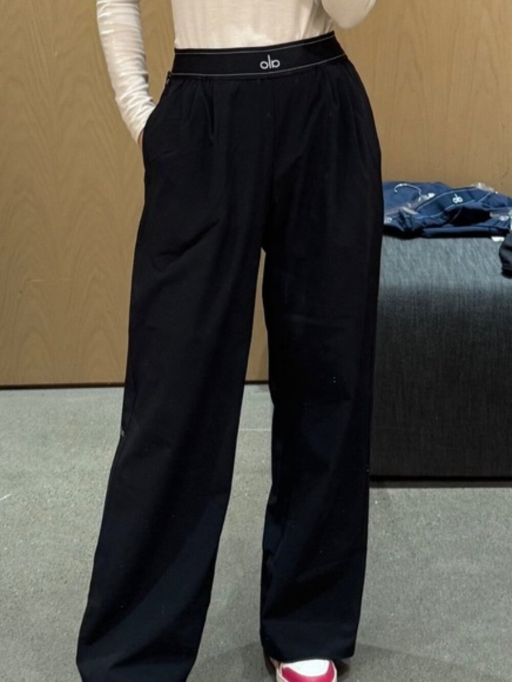 ALO Yoga Black Women's Pants